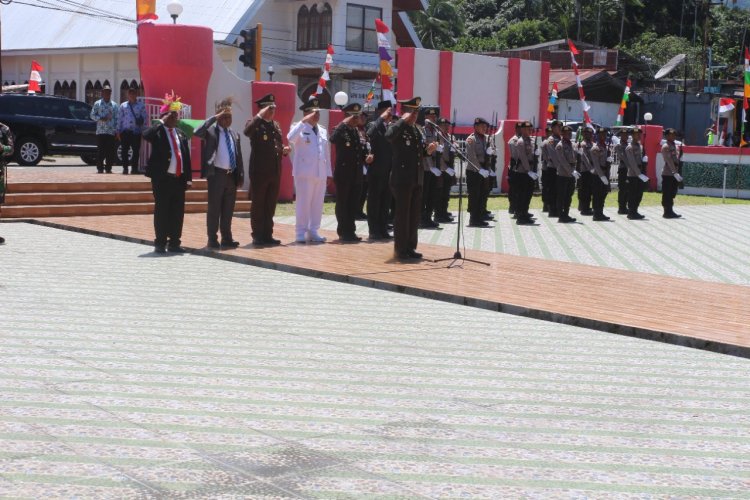 Sambut HUT RI Ke-77, Ketua DPRD dan Anggota Ikuti Upacara Tabur Bunga di Taman Makam Pahlawan (TMP) Serui