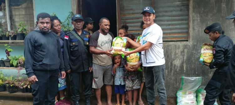 Peduli Korban Banjir, DPD Nasdem Kepulauan Yapen Salurkan Bantuan Beras
