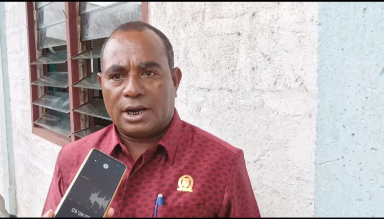 Wakil Ketua II dan Anggota DPRD Dampingi Bupati Kepulauan Yapen, Melaksanakan Peletakan Batu Pertama Pembangunan Gereja GKI Imanuel Ambaidiru 