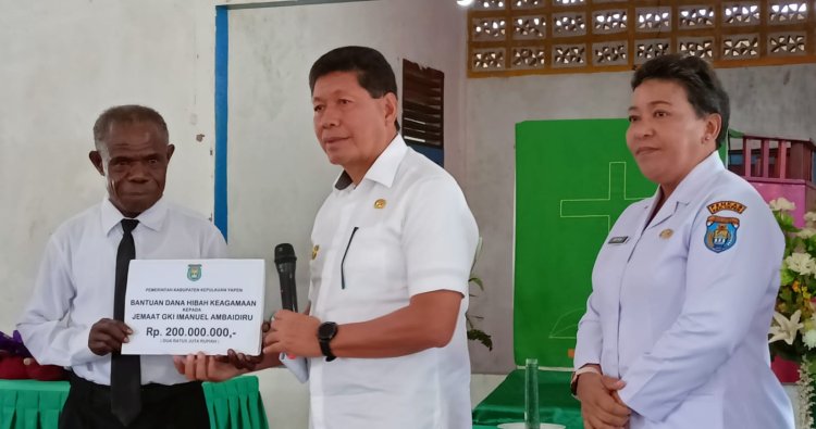 Dukung Pembangunan Gereja GKI Imanuel Ambaidiru, Pemda Kepulauan Yapen Sumbangkan 200 Juta Rupiah