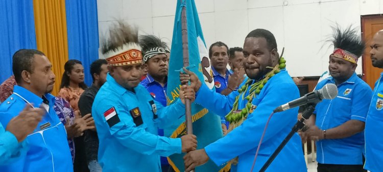 Hadiri Pelantikan DPD KNPI Kepulauan Yapen, Staf Ahli Bupati Edy N. Mudumi "Saat ini Dibutuhkan Pemuda Yapen yang Kuat Dalam Persatuan..!"