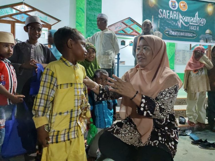 "Terima Kasih Kami Masih Diberikan Kesempatan untuk dapat Berbagi" ucap Ketua KMB Erny R. Tania dalam Kegiatan Safari Ramadhan di Masjid Al-Hikmah Panduami