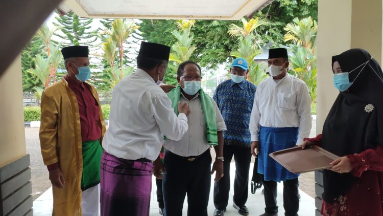 Wakil Bupati Frans Sanadi Lantik Pengurus KKM Mal-Malut " Ini adalah Organisasi Agama Berbasis Suku, Wujudkan Toleransi Ummat Beragama"