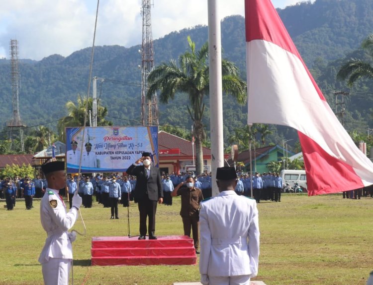 Penuh Khidmat Bupati Tonny Tesar Pimpin Upacara Bendera Peringati HUT ke-53 Kabupaten Kepulauan Yapen