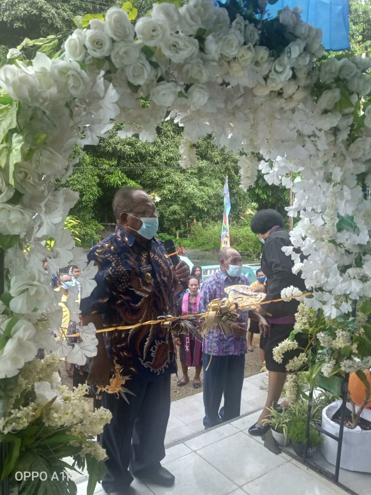 Wakil Bupati Yapen Frans Sanadi Hadiri Peresmian dan Pentahbisan Gedung Sekolah Minggu Jemaat GKI Yapsel