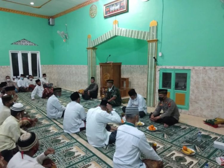 Tingkatkan Iman Dan Taqwa, Danramil Cawas Bersama Muspika Taraweh Di Masjid Al Hikmah
