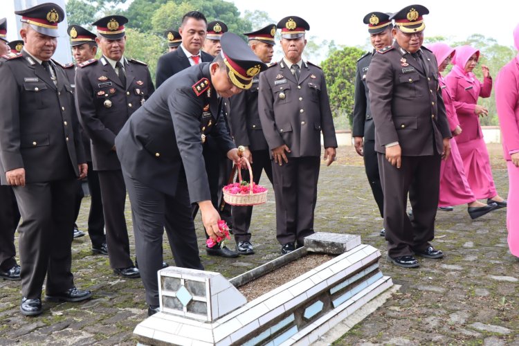 *Polres Lampung Barat laksanakan Upacara Tabur bunga dalam rangka Hari Bhayangkara ke-77*
