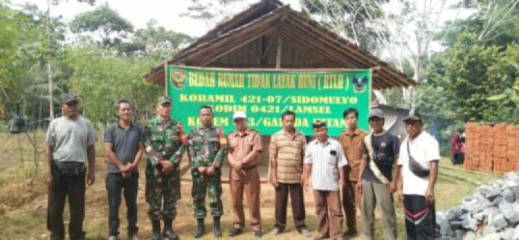 Berkah Silaturahmi Babinsa, Berbuah Bedah Rumah Warga Desa Bandar Dalam