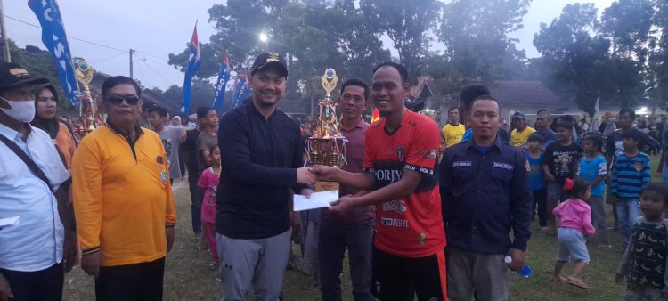 Wakil Bupati Lamsel Pandu Kesuma Dewangsa, Saksikan Turnamen Sepakbola Posgar Cup di Lapangan Desa Rejomulyo