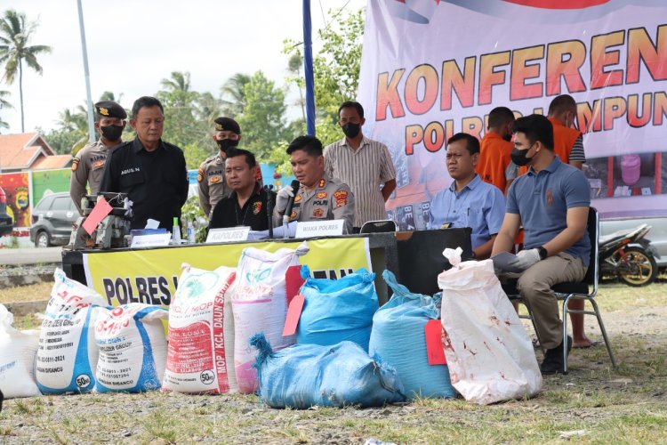 Pabrik Pupuk Ilegal digrebek Polisi di Lampung Selatan