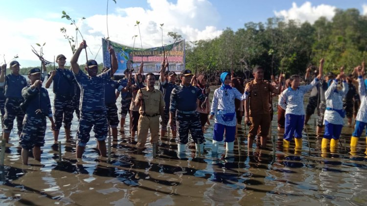 Lanal Morotai Giat Laksanakan Penanaman Mangrove di Desa Daruba