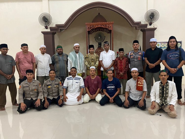 Polres Morotai Laksanakan Sholat Tarawih Di Masjid Arrahman