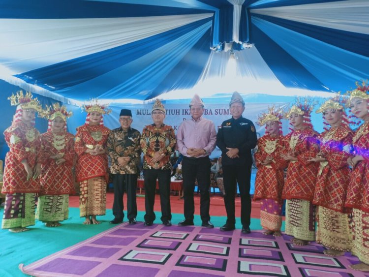 Gubernur HD Dan Bupati Lanosin Mulang Tiyuh Bersama IKA GUBA Di Desa Gunung Batu Kecamatan Cempaka