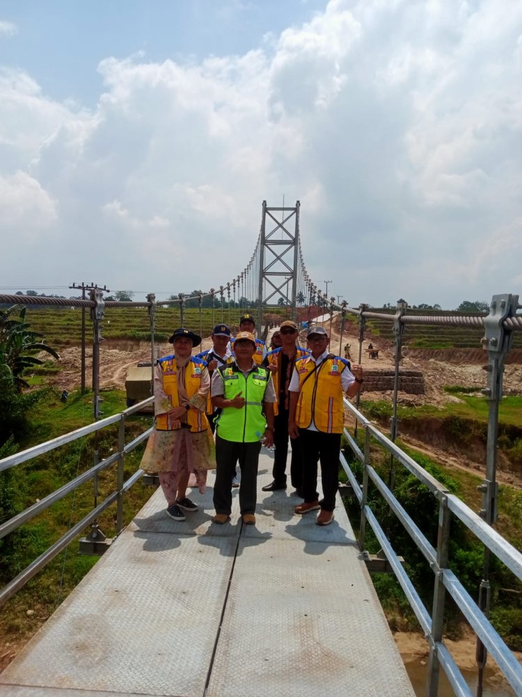 Tim Balai Besar Propinsi Lampung Cek Jembatan Gantung Terpanjang Di Desa Adiwarno