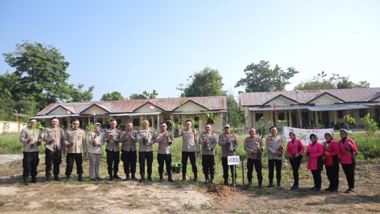 Penanaman Pohon Secara Serentak Oleh Kapolri Dan Para Kepolisian Asean Terpusat Dari Pulau Rinca Propinsi NTT