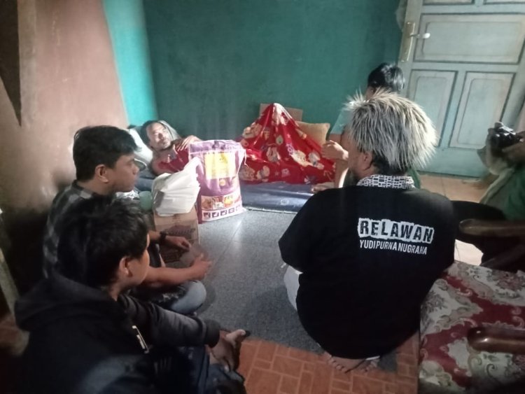 NANG AGUS  Penderita Sakit  Disabilitas, Warga Kelurahan  Saung Naga di Kunjungi Oleh Relawan YPN