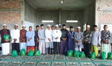 Bupati Tanjabbar Safari Jumat di Masjid Hidayatul Muttaqin Desa Teluk Sialang