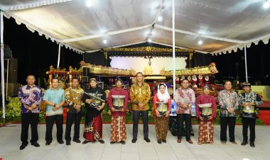 Peringati HUT Ke-78 TNI, Divif 2 Kostrad dan Lanud Abd Saleh Malang Kolaborasi dalam Pagelaran Wayang Kulit