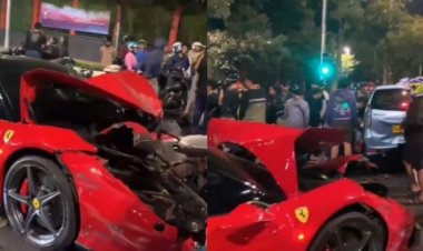 Mobil Ferarri Tabrak 5 Kendaraan di Senayan