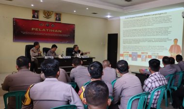 Humas Polda Lampung Berikan Pelatihan Peningkatan Kemampuan Jurnalistik di Polres Way Kanan