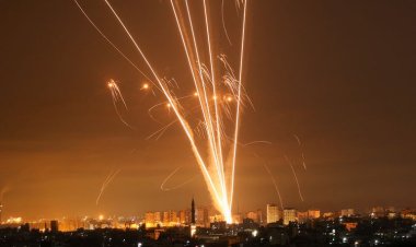 5000 Roket yang Ditembakan Hamas Bombardir Israel