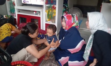 Keluarga Babay mahesa mengucapkan terima kasih kepada Hj Atty yang sudah menengok anak yang sedang sakit