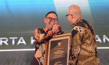 Bupati Iwan Setiawan Beri Penghargaan Para Wajib Pajak Terbaik