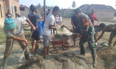 Babinsa Koramil  421-06/Natar Bersama Warga Gotong Royong Pembuatan talud Jalan penghubung RT 15 dan 18 didusun Sidoarjo 2 Desa Negararatu kec.Natar Lampung Selatan 