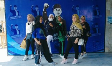 Senam Kebugaran Ibu-Ibu Militan Yudi Purna Nugraha di Posko Relawan 29 Oktober, 2023