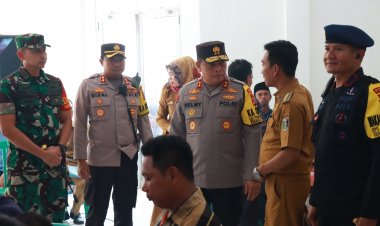 Kapolda Lampung Tinjau TPS Pilkades Di Lampung Timur