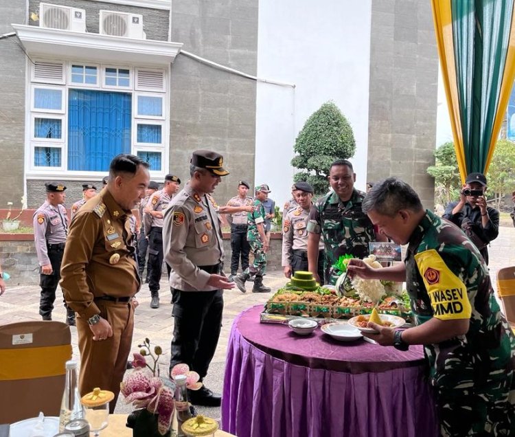 Dirgahayu TNI KE-78 Tahun 2023, Polisi Way Kanan Beri Kejutan Personel TNI