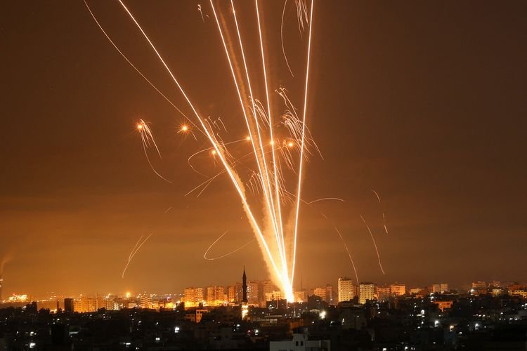 5000 Roket yang Ditembakan Hamas Bombardir Israel