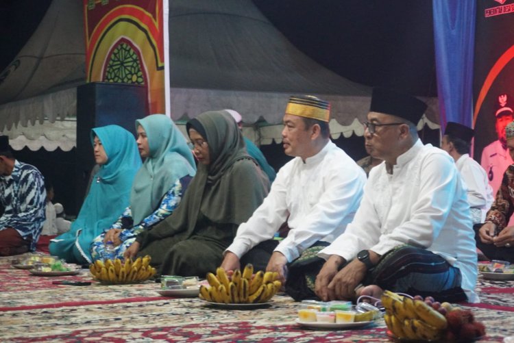 Bupati Mempawah menghadiri peringatan Maulid Nabi Muhammad Saw di Desa Sejegi,  Kecamatan Mempawah Timur
