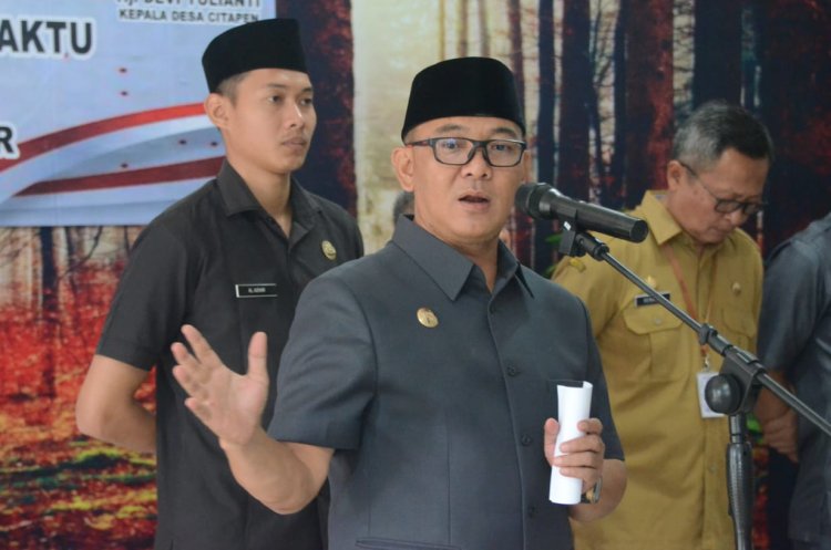 Bupati Iwan Setiawan Ingatkan Kades Harus Jaga Demokrasi   