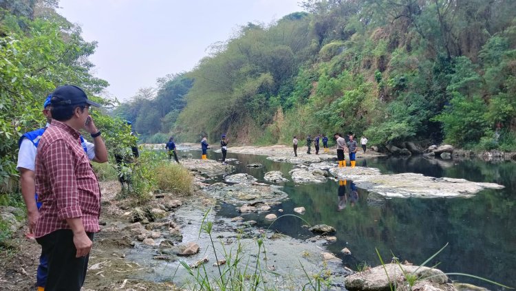 Pemkab Bogor Terjunkan Aparat Gabungan Tangani Pencemaran Sungai Cileungsi   