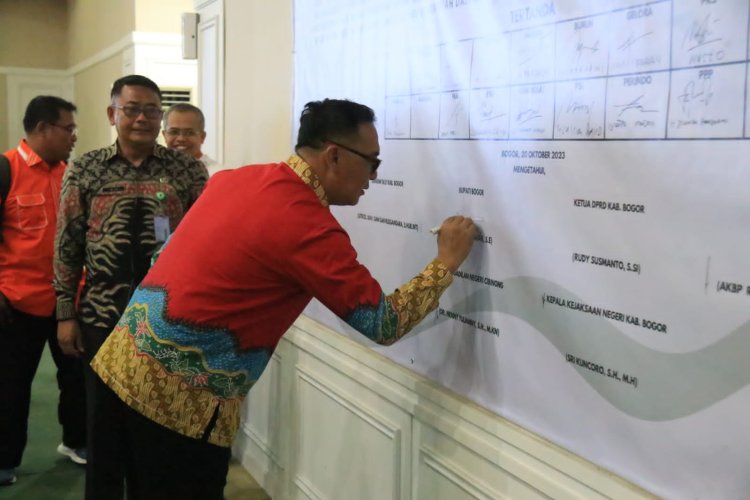 Ciptakan Pemilu Damai, Bupati Bogor Iwan Setiawan Lakukan Penandatanganan Pernyataan Bersama Dengan Para Ketua Parpol