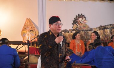 WAHDI APRESIASI HUT TVRI KE 32 YANG DIMERIAHKAN WAYANG KULIT