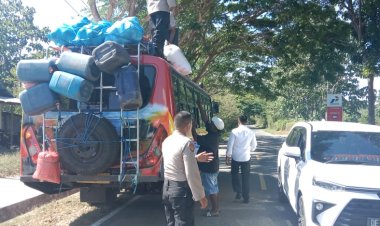 Prosonil Polsek waisarisa, amankan,125 liter miras,jenis sopi.