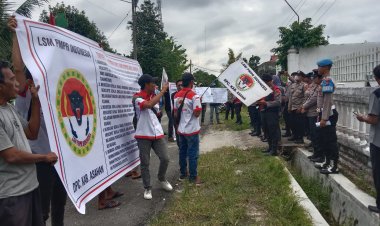 LSM PMPRI Kabupaten Asahan Geruduk Kantor Cabdis Pendidikan, Minta Kacabdis Segera Dicopot