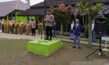 Binluh di Sekolah, Kapolsek Ajak Pelajar SMU Negeri 1 Baradatu Bijak Bermedia Sosial