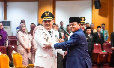 Lantik Abdul Azis Sebagai Bupati Definitif Di Koltim, PJ Gubernur : Jadikan Amanah Ini Sebagai Ladang Pengabdian