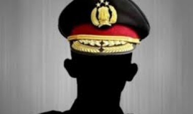 OKNUM POLISI BERSERAGAM LENGKAP MEMAKSA MENGAMBIL MOTOR YANG  DIJAMINKAN TERKAIT PERKARA YANG SEDANG DITANGANINYA DI KANTOR PENGACARA LEO EFENDI & REKAN DI BOGOR