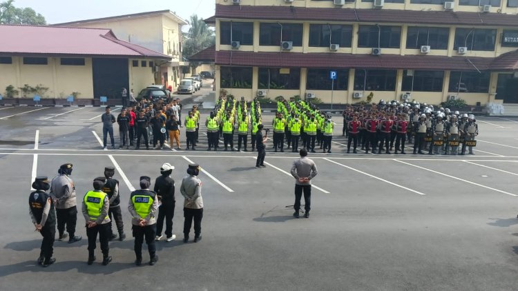 Apresiasi Karo SDM Kombes Pol. Sudtajad Hariwibowo SIK MSI bersama Tiem Negosiator Polwan Polda Sumsel.