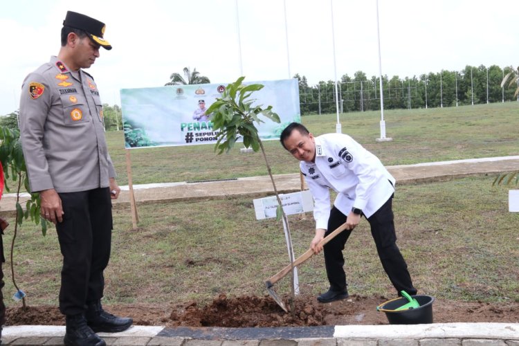 Gerakan penanaman 10 juta pohon bersama Polri