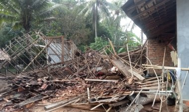 Akibat Puting Beliung, Rumah Warga di Desa Rulung Sari Rusak Parah