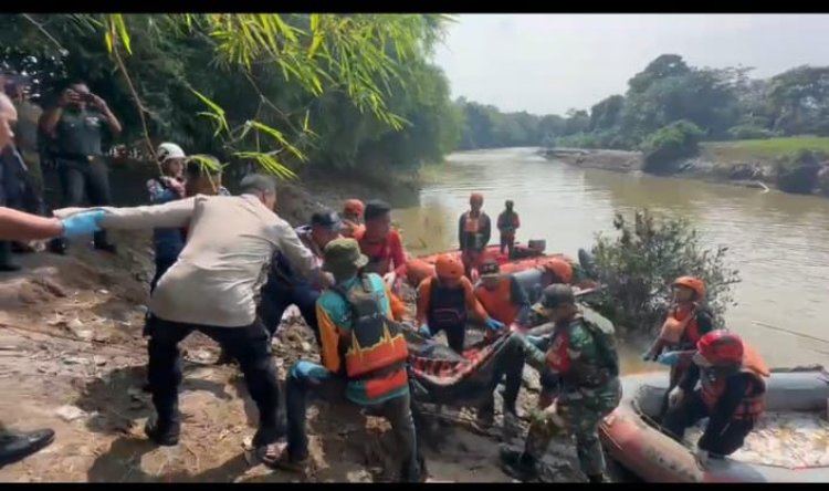 Polsek Pasar Kemis Bersama Basarnas, SAR MTA Dan Warga Bantu Evakuasi Korban Tenggelam