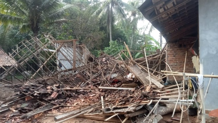 Akibat Puting Beliung, Rumah Warga di Desa Rulung Sari Rusak Parah