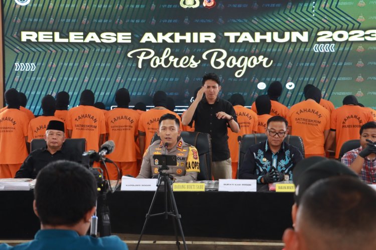 Release Akhir Tahun Keberhasilan Pengungkapan Polres Bogor Selama 1 Tahun 2023 Serta Pemusnahan Miras Dan Knalpot Brong