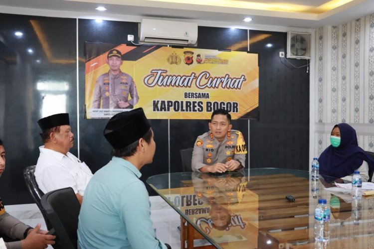 Kapolres Bogor Terjun Langsung Melayani  Masyarakat Kabupaten Bogor Di Program Jumat Curhat