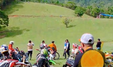 Bupati Kolaka Timur Kunjungi Obyek Wisata Gunung Teletabis Di Lapangisi Mowewe